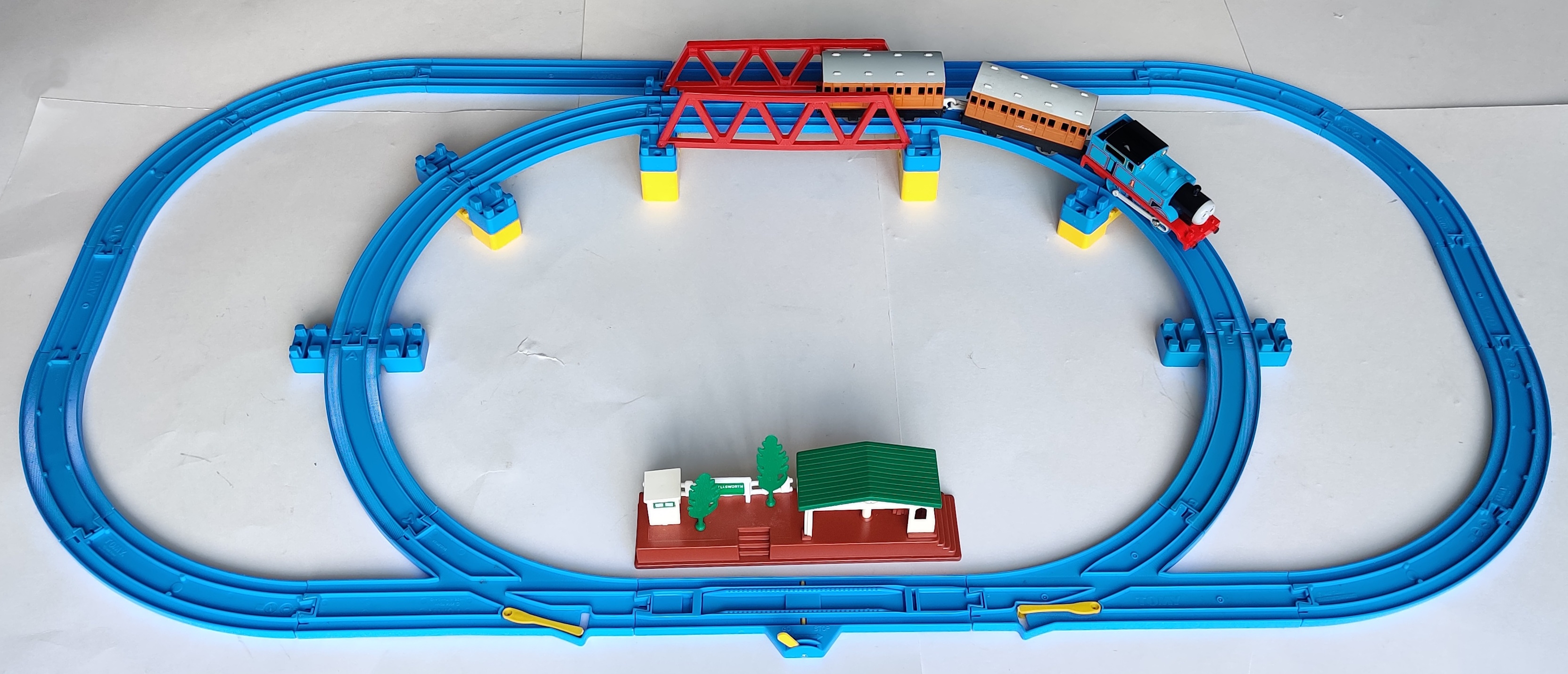 Tomy Tomica World Thomas Station Set